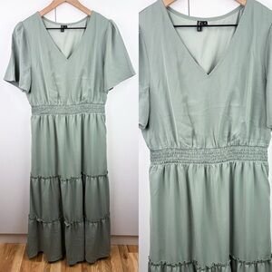 Elegant Green V-Neck Maxi Dress